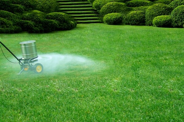 How to Calibrate a Fertilizer Spreader